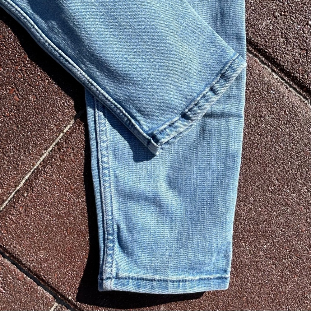 Hollister High Rise Super Skinny Jeans - Picture 6 of 10